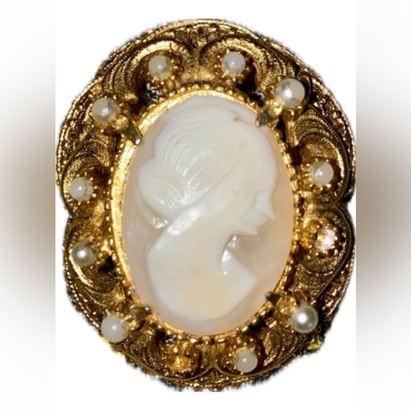 florenza Jewelry - Florenza Stunning (Signed) Cameo Brooch!